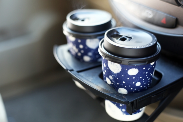 車のシートにコーヒーをこぼしちゃった時の解決方法は 染み抜きや臭いを取る方法は Yoki Travel